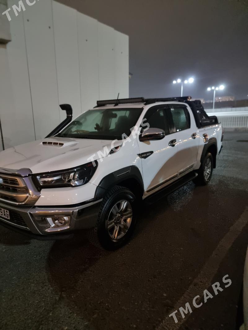 Toyota Hilux 2021 - 700 000 TMT - Aşgabat - img 8