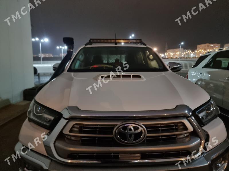 Toyota Hilux 2021 - 700 000 TMT - Aşgabat - img 9