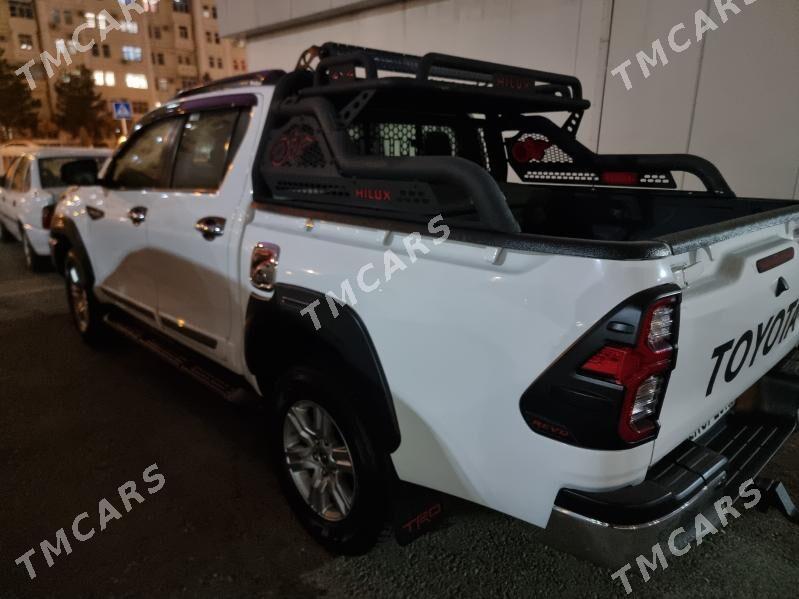 Toyota Hilux 2021 - 700 000 TMT - Aşgabat - img 6