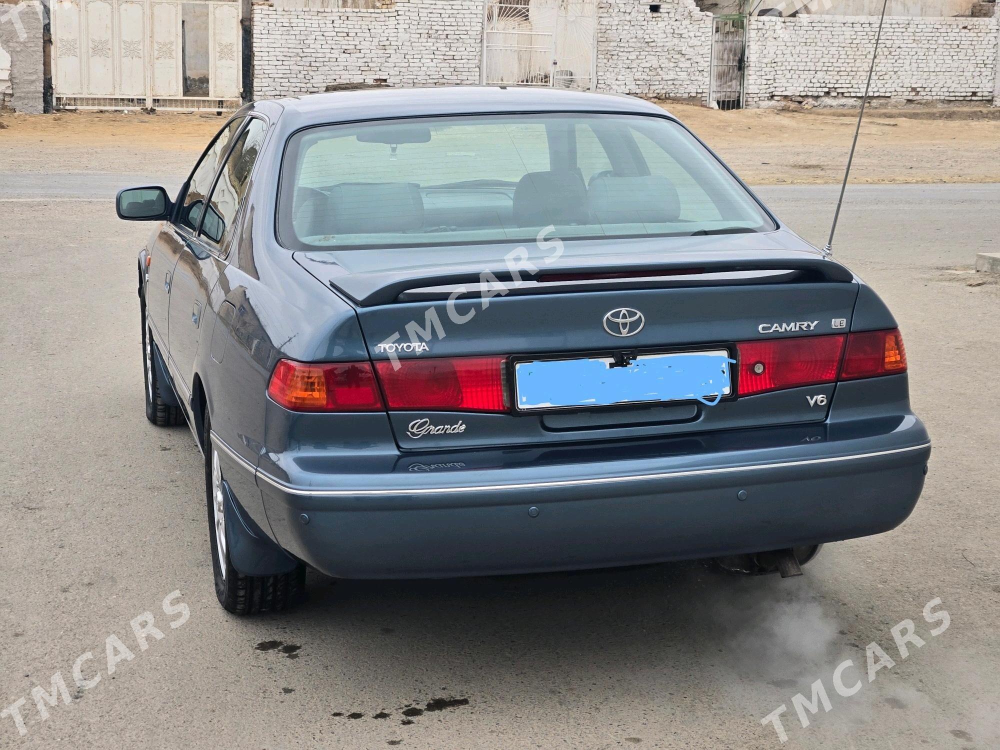 Toyota Camry 2000 - 190 000 TMT - Байрамали - img 4