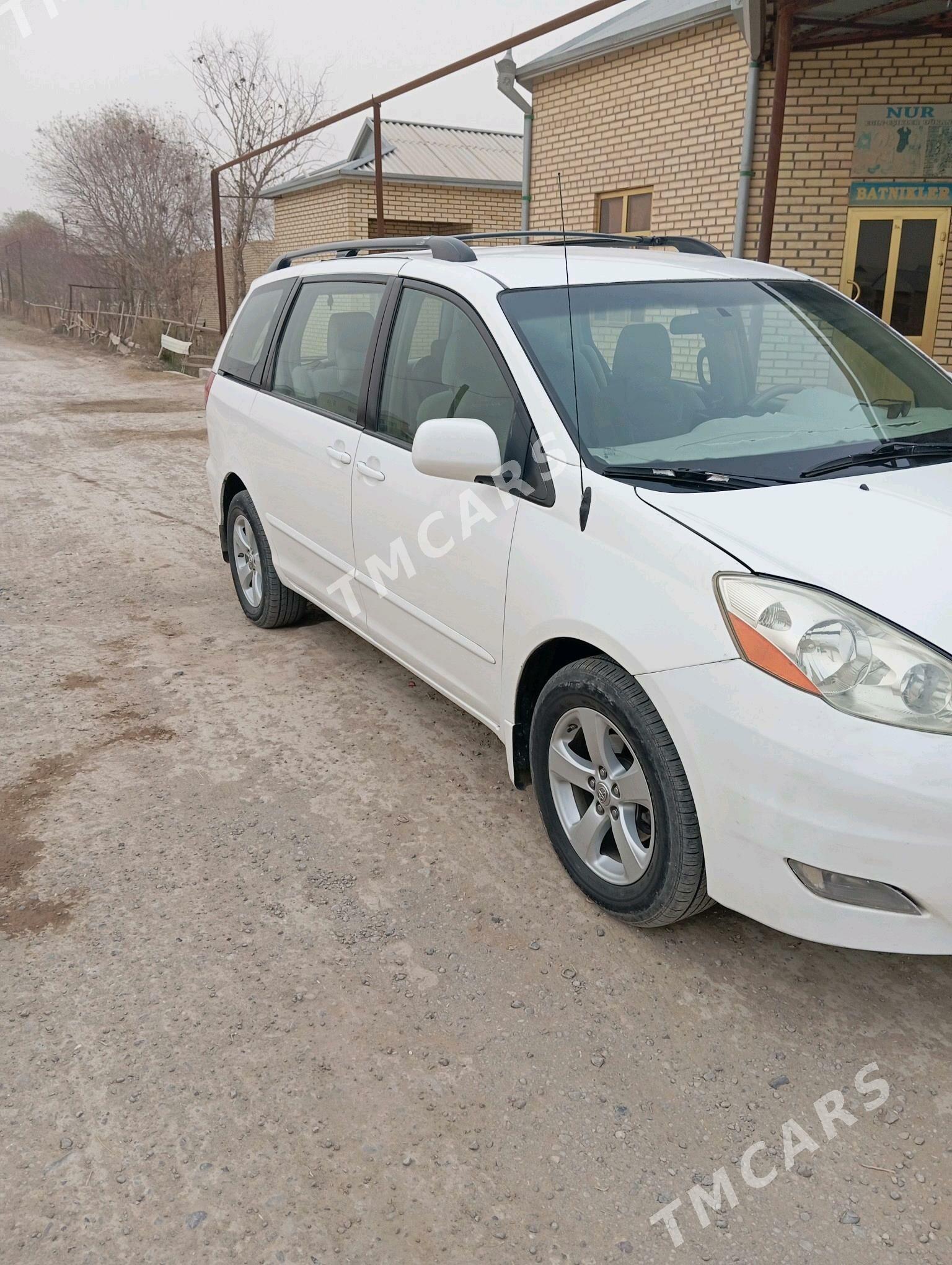 Toyota Sienna 2008 - 195 000 TMT - Мары - img 4