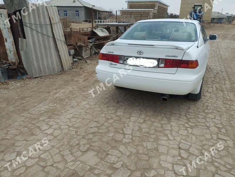 Toyota Camry 2001 - 130 000 TMT - Ёлётен - img 5