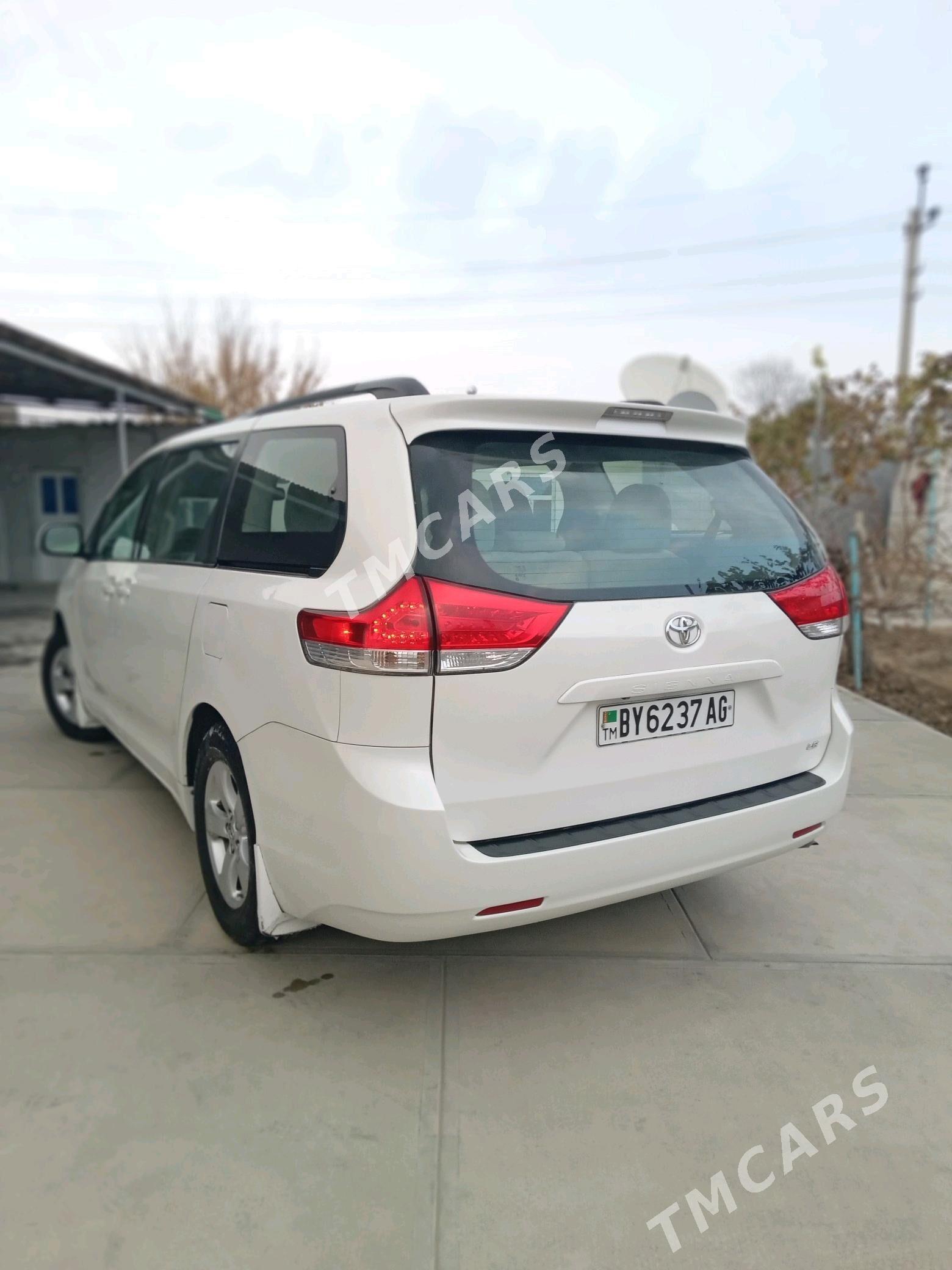 Toyota Sienna 2013 - 265 000 TMT - 30 mkr - img 3