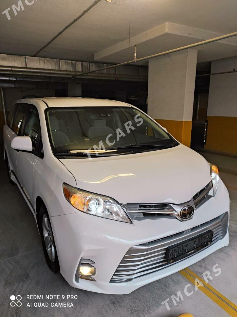 Toyota Sienna 2018 - 368 000 TMT - Мир 2 - img 3