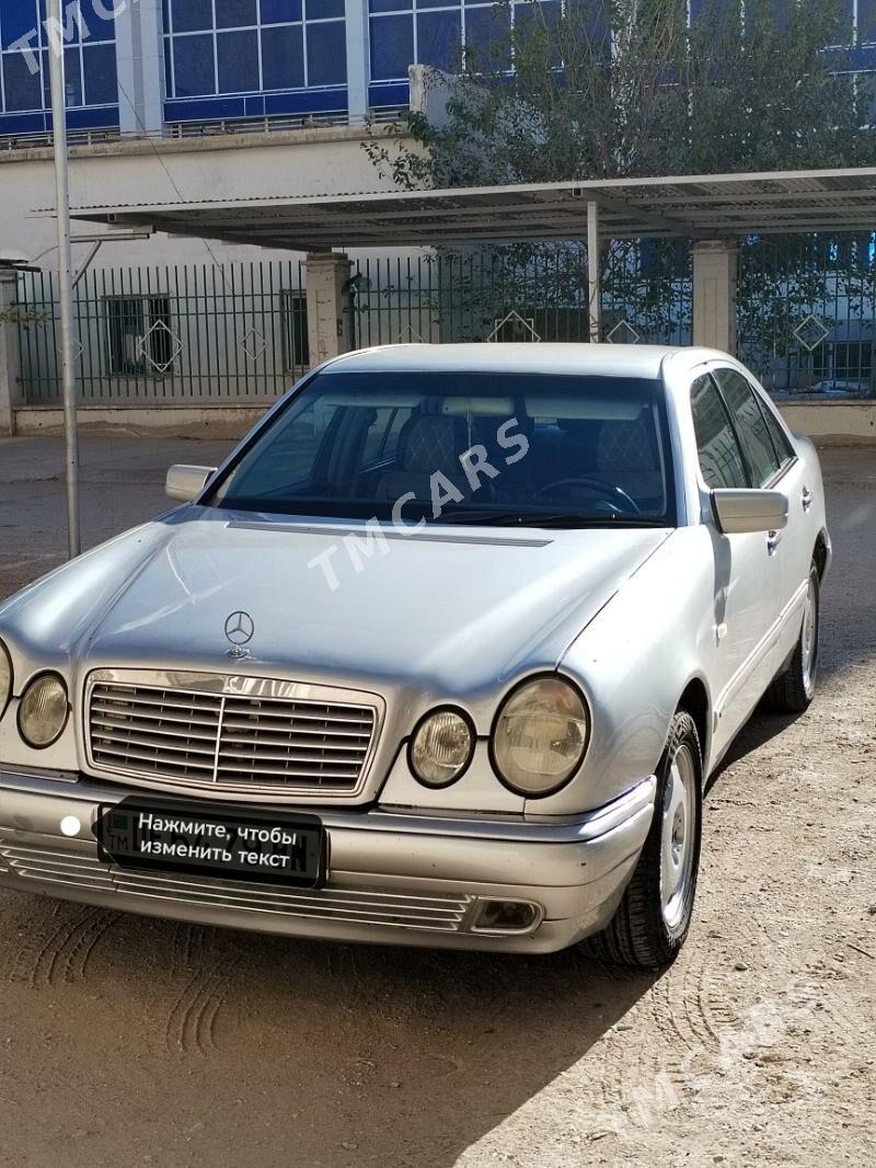 Mercedes-Benz E320 1999 - 90 000 TMT - Balkanabat - img 3