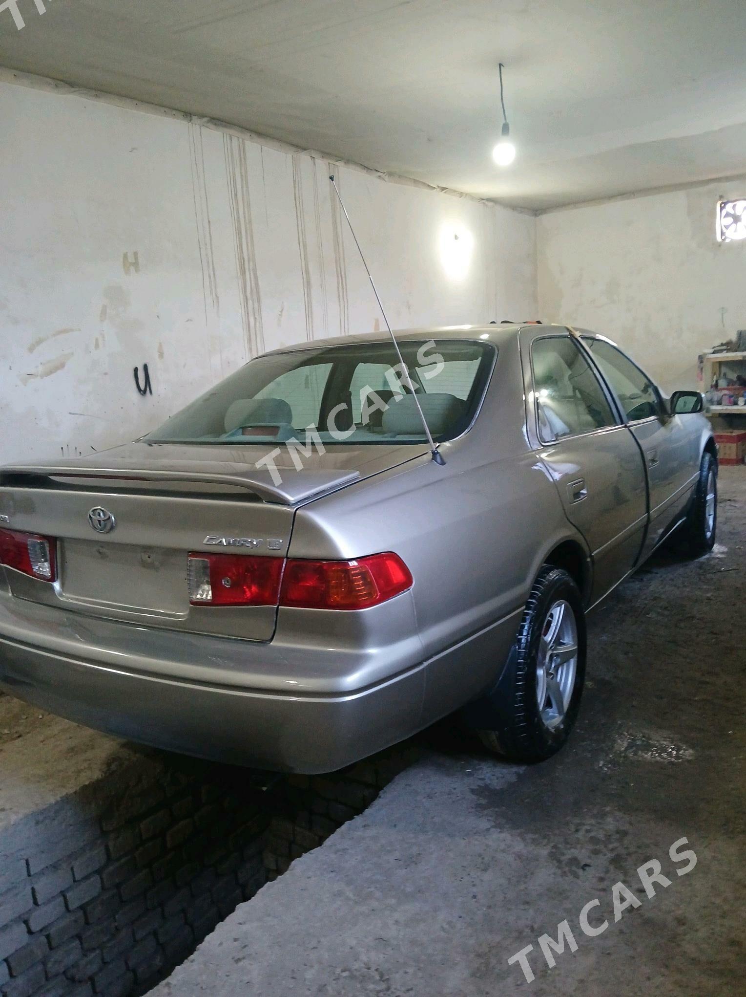 Toyota Camry 2001 - 125 000 TMT - Кёнеургенч - img 3