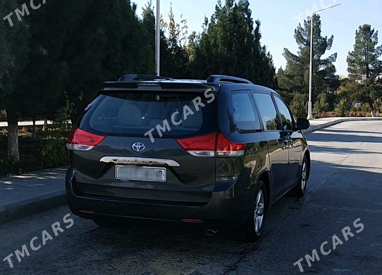 Toyota Sienna 2011 - 240 000 TMT - Векильбазар - img 5