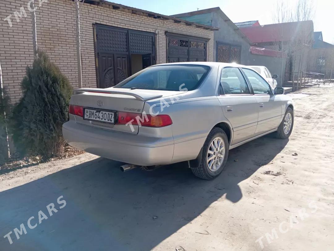 Toyota Camry 2001 - 136 000 TMT - Köneürgenç - img 3