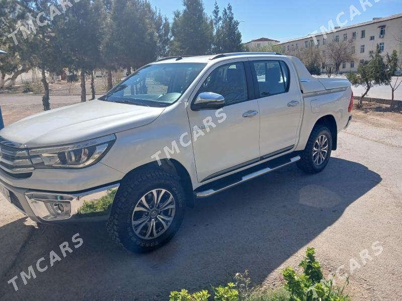 Toyota Hilux 2018 - 480 000 TMT - Türkmenbaşy - img 4