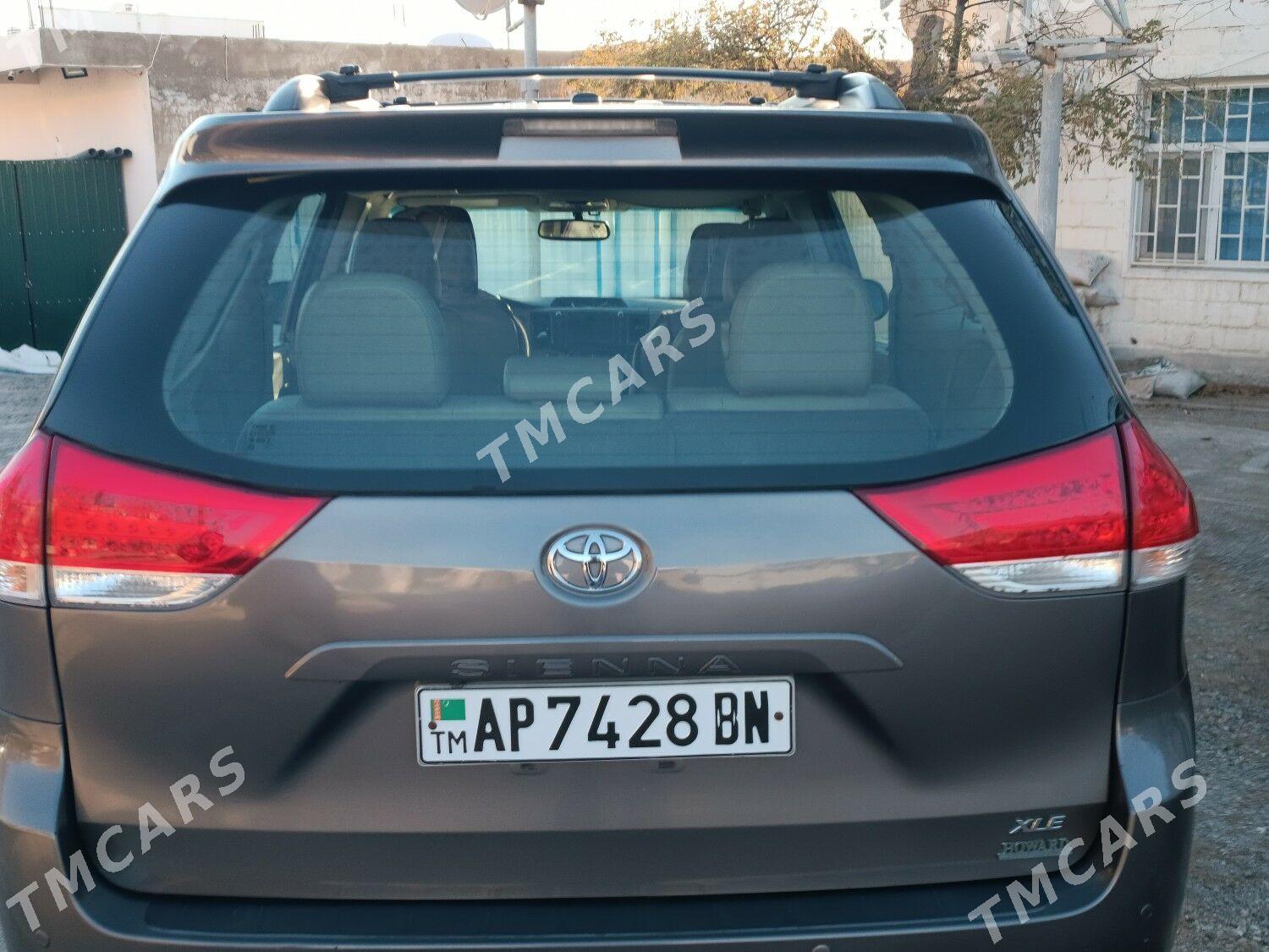 Toyota Sienna 2011 - 280 000 TMT - Туркменбаши - img 5