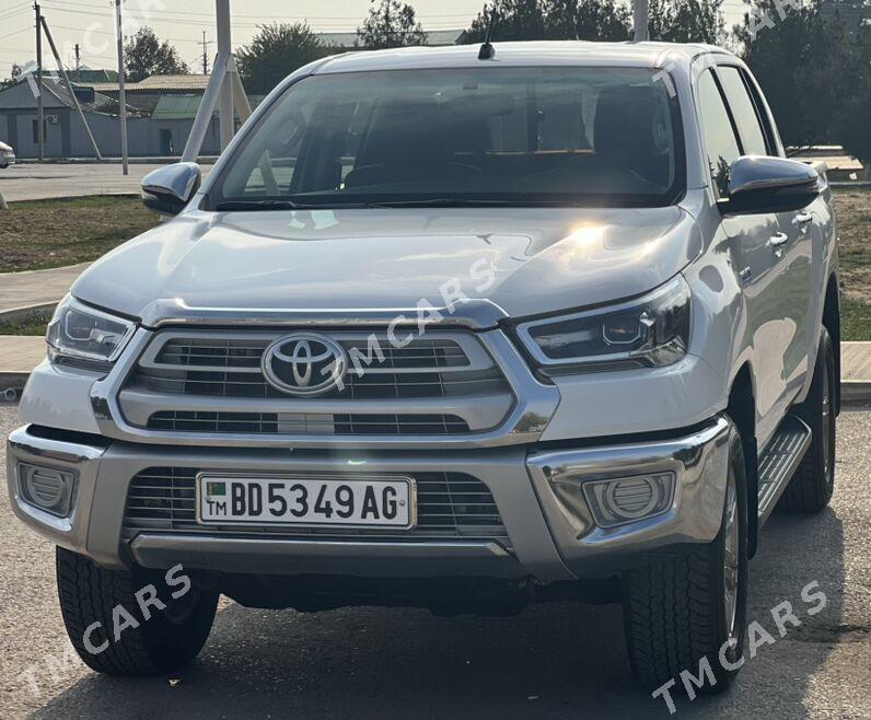 Toyota Hilux 2023 - 570 000 TMT - Ашхабад - img 4