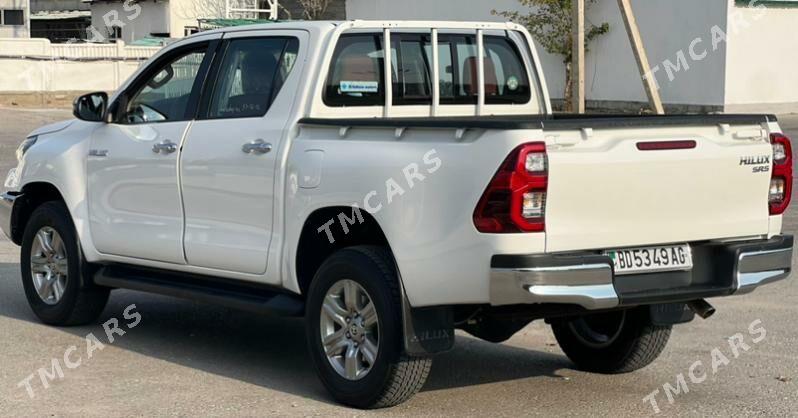 Toyota Hilux 2023 - 570 000 TMT - Ашхабад - img 9