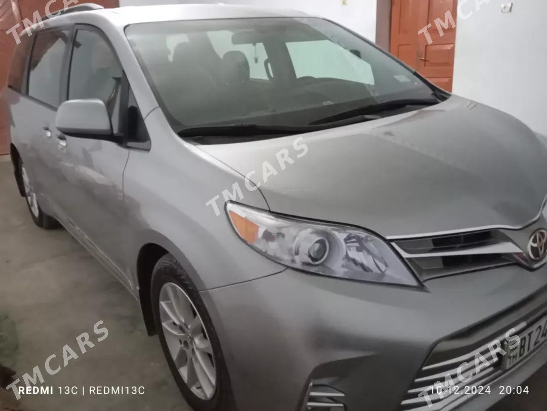 Toyota Sienna 2018 - 340 000 TMT - Dänew - img 2