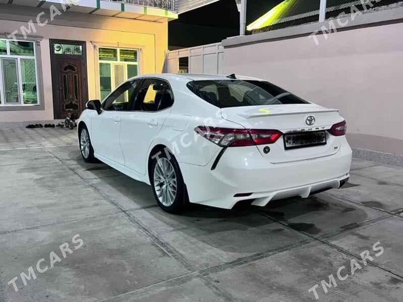 Toyota Camry 2018 - 285 000 TMT - Бузмеин - img 4