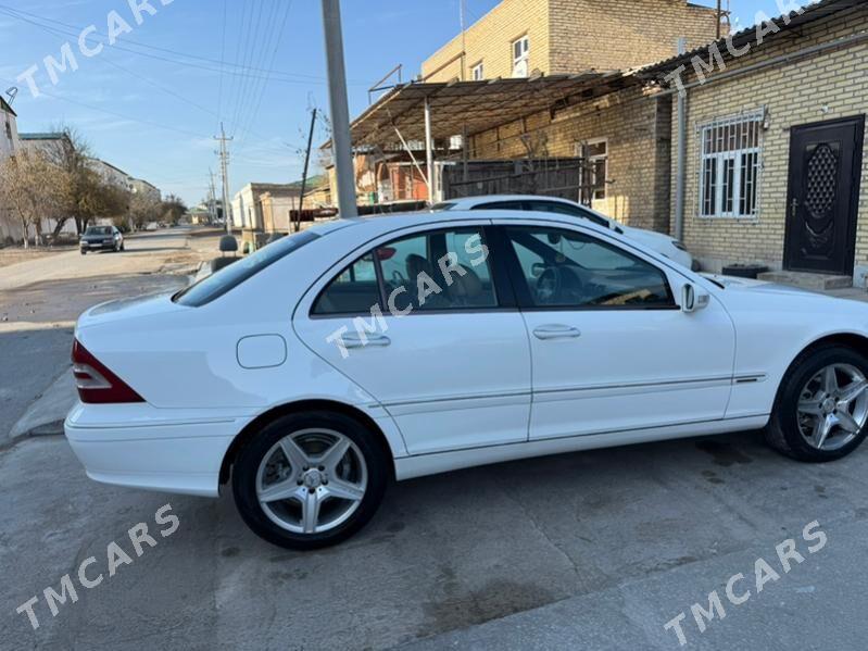 Mercedes-Benz C-Class 2002 - 100 000 TMT - Туркменабат - img 5