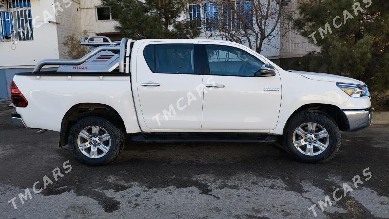 Toyota Hilux 2021 - 590 000 TMT - Ашхабад - img 4