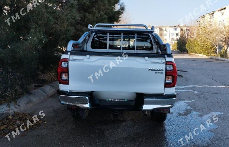 Toyota Hilux 2021 - 590 000 TMT - Ашхабад - img 5