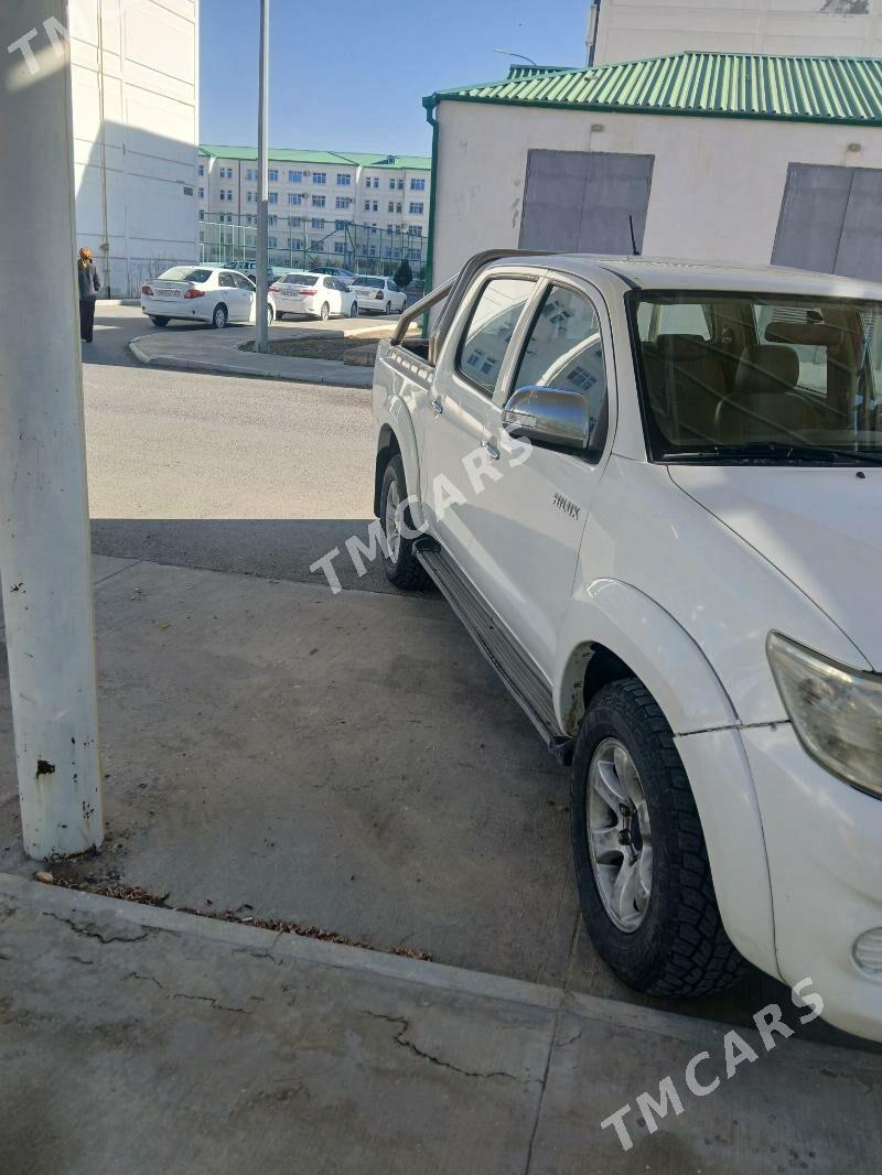 Toyota Hilux 2012 - 300 000 TMT - Büzmeýin - img 2