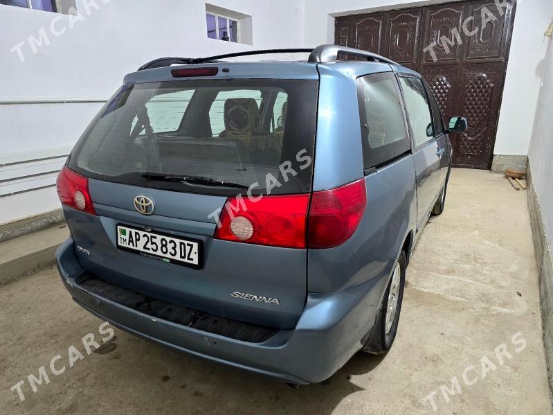 Toyota Sienna 2009 - 190 000 TMT - Köneürgenç - img 2