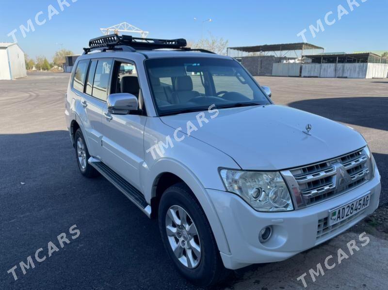 Mitsubishi Pajero 2013 - 240 000 TMT - 2 мкр - img 3