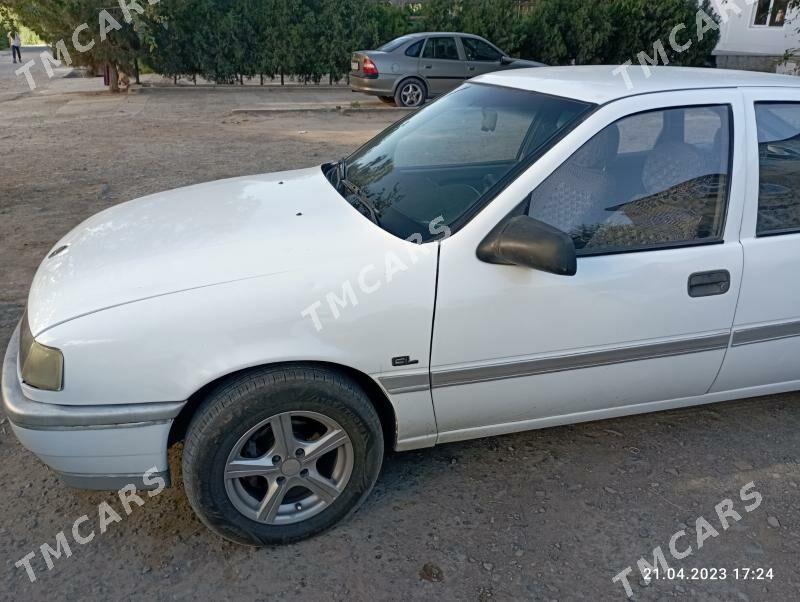 Opel Vectra 1990 - 22 000 TMT - Фарап - img 2