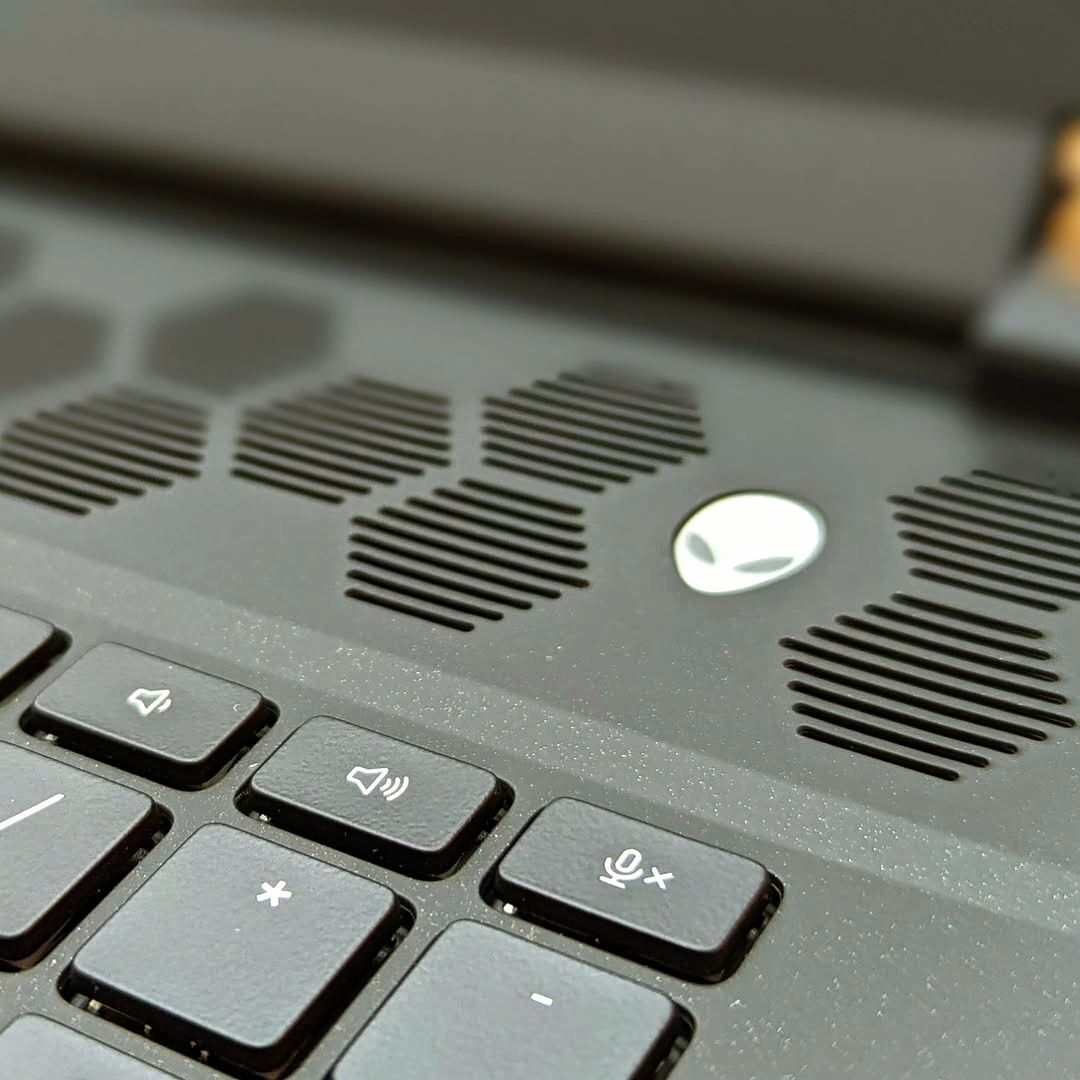 DELL Alienware M18/i9/RTX 4090 - Ашхабад - img 9