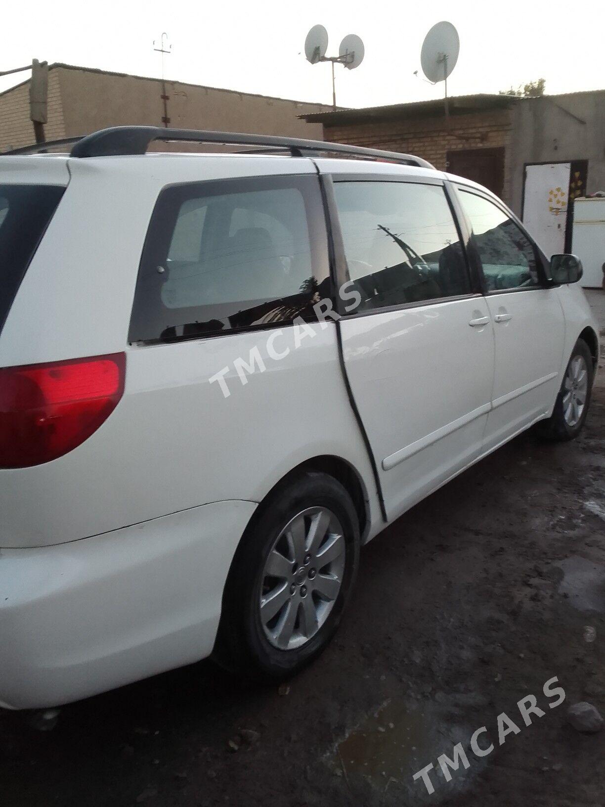 Toyota Sienna 2009 - 150 000 TMT - Çärjew - img 6