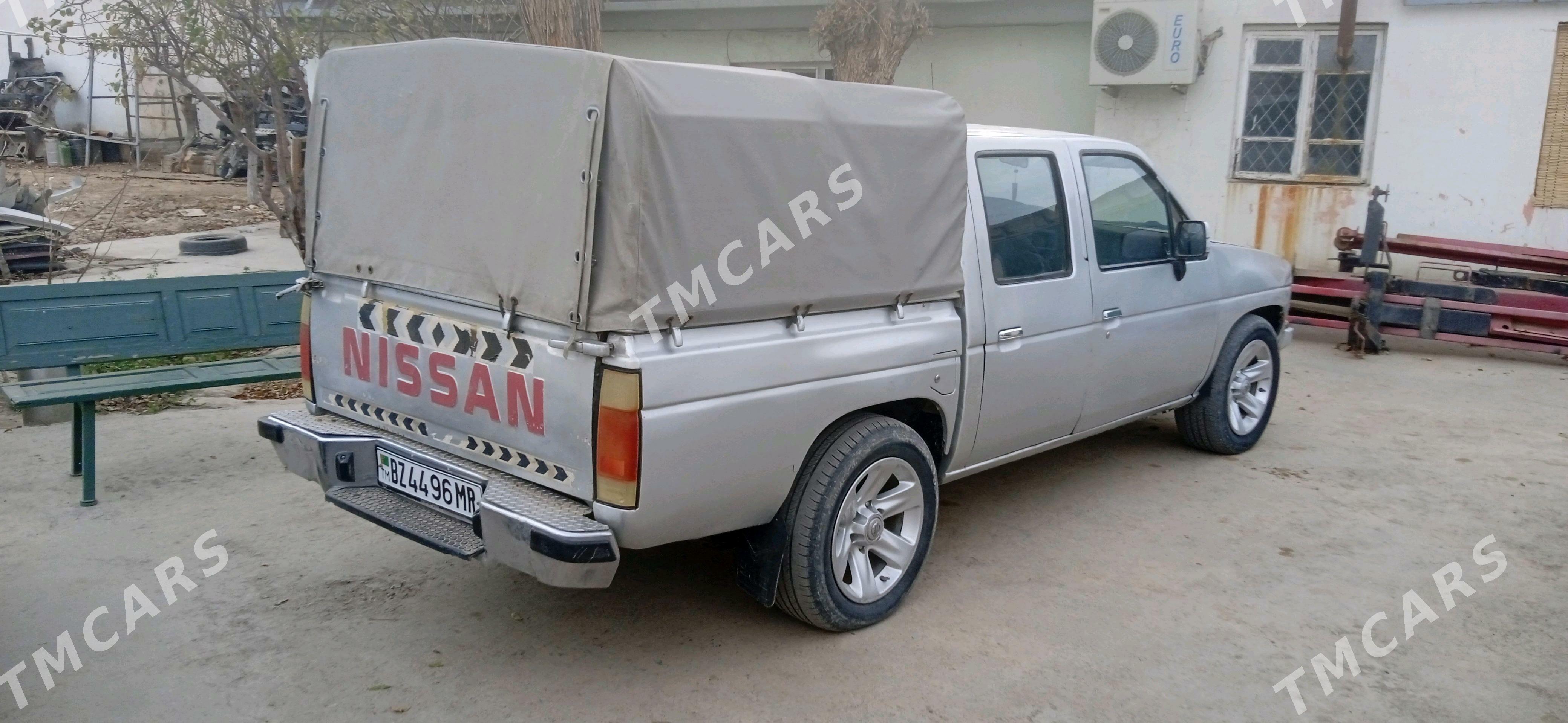 Nissan Navara 1993 - 50 000 TMT - Мары - img 2