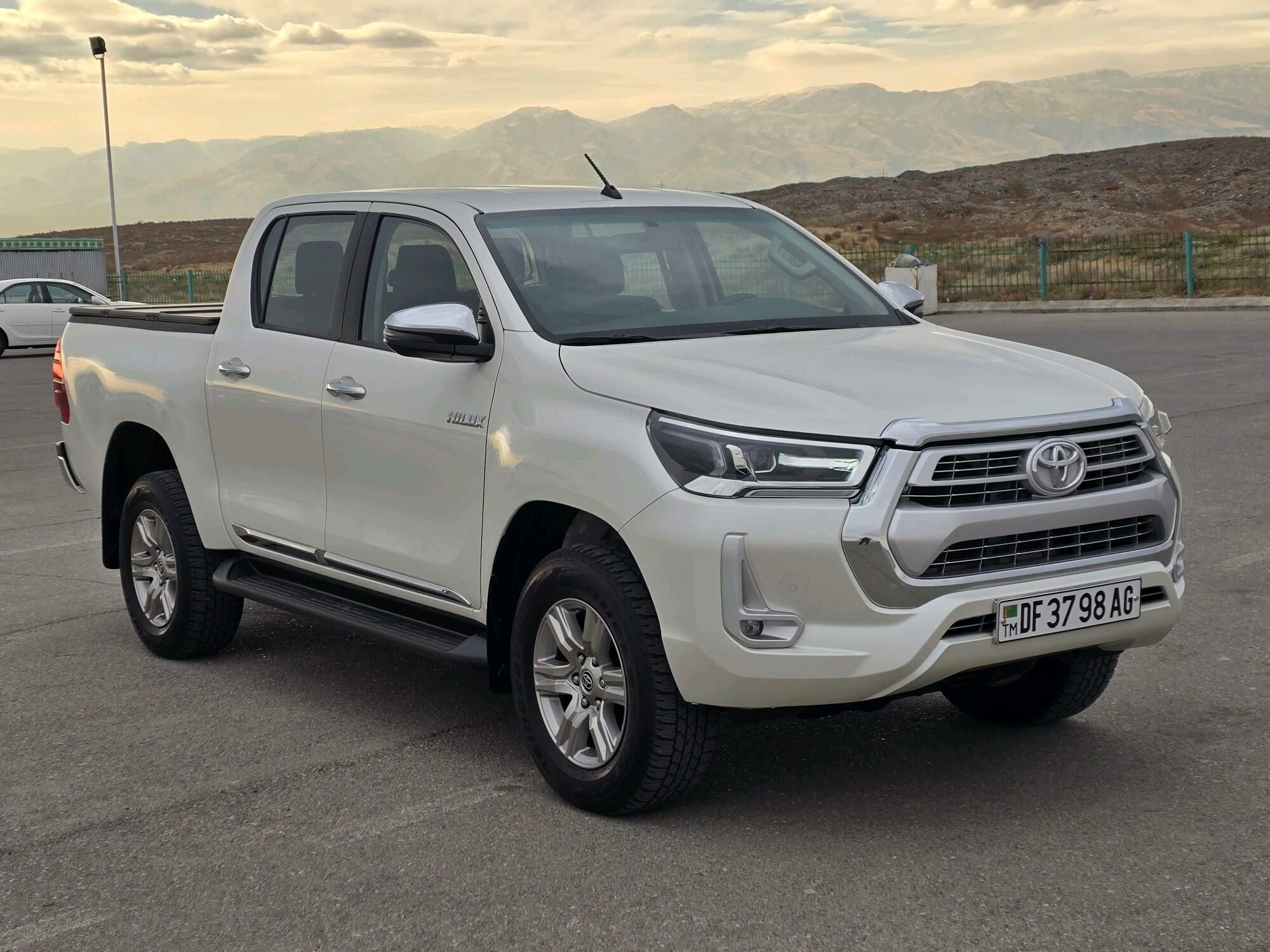 Toyota Hilux 2023 - 610 000 TMT - Ашхабад - img 8