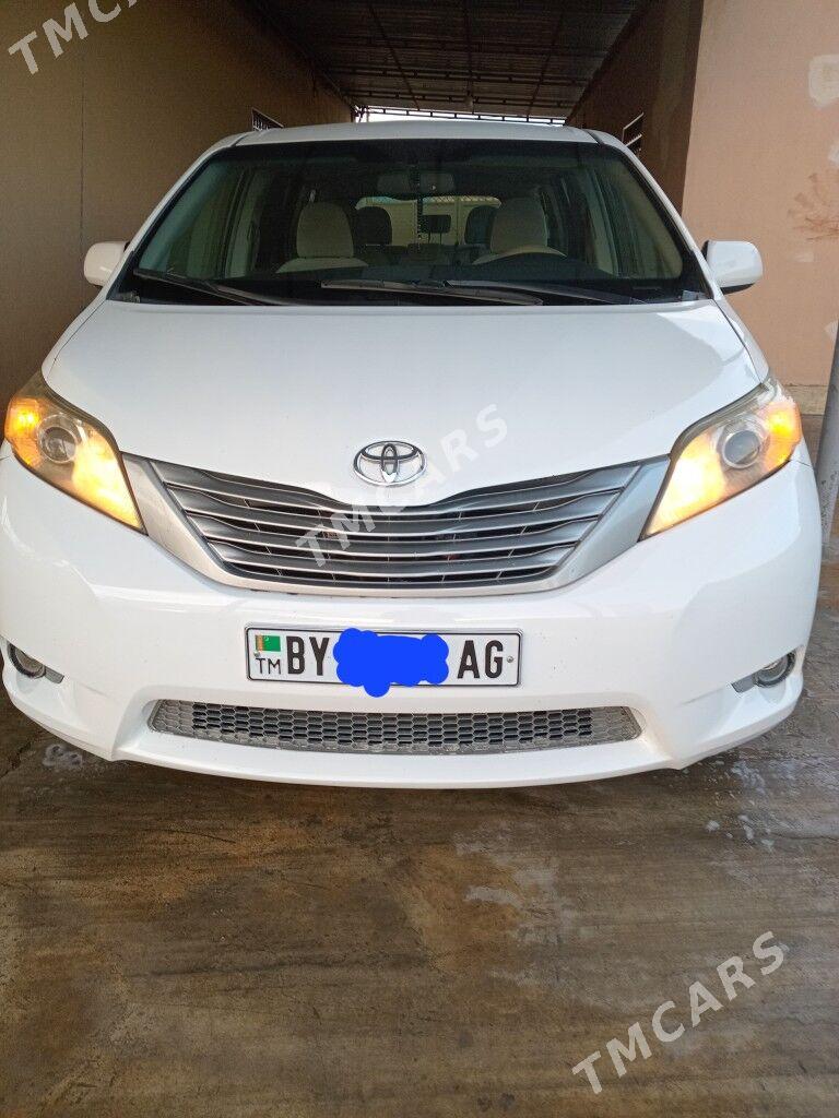 Toyota Sienna 2011 - 280 000 TMT - Ашхабад - img 2