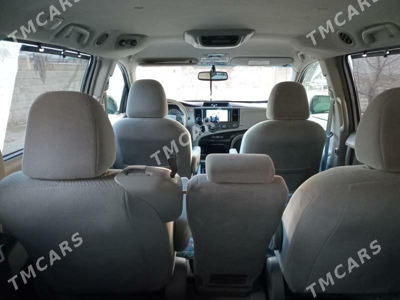 Toyota Sienna 2011 - 280 000 TMT - Ашхабад - img 8