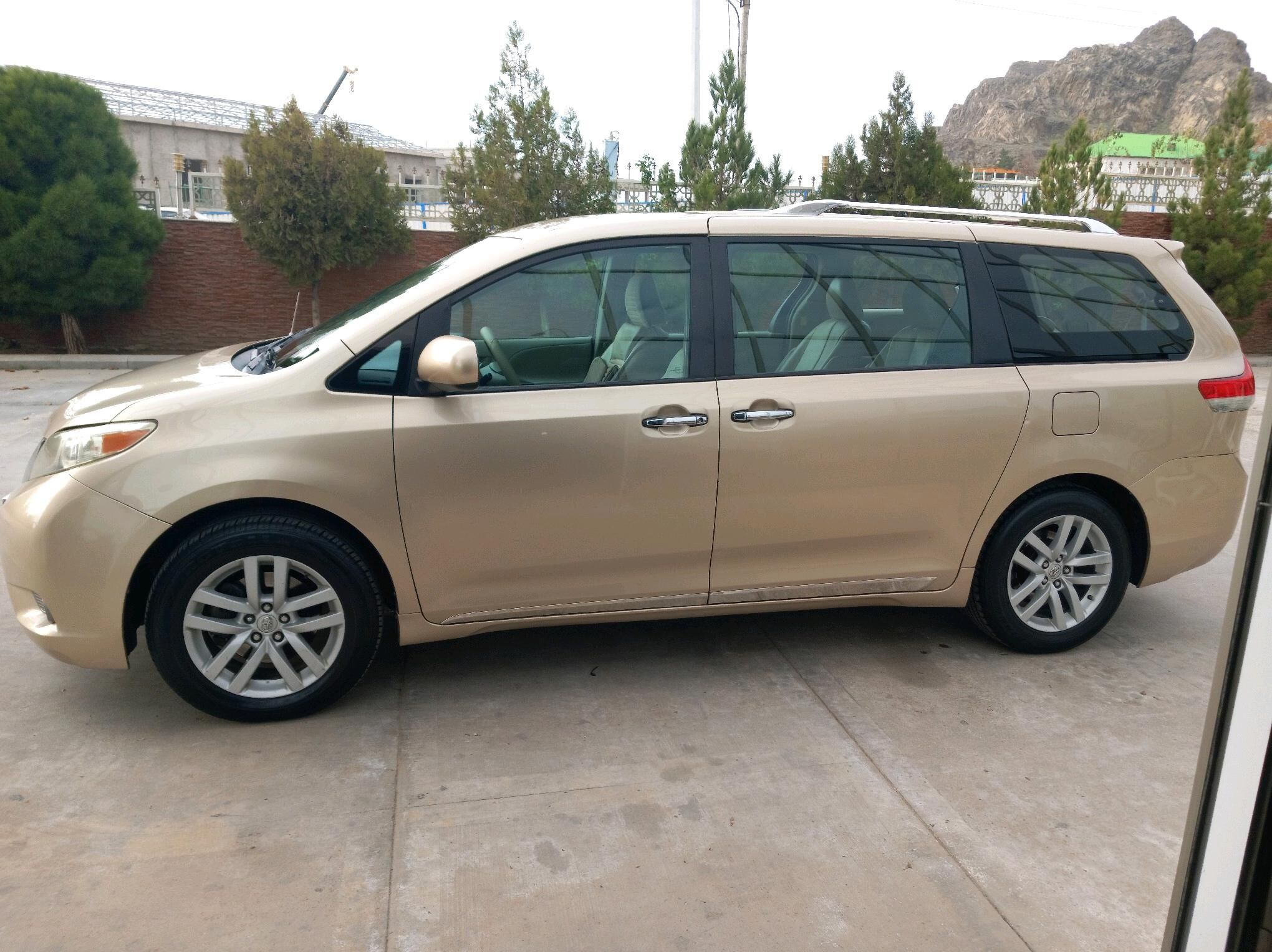 Toyota Sienna 2011 - 270 000 TMT - Туркменбаши - img 10