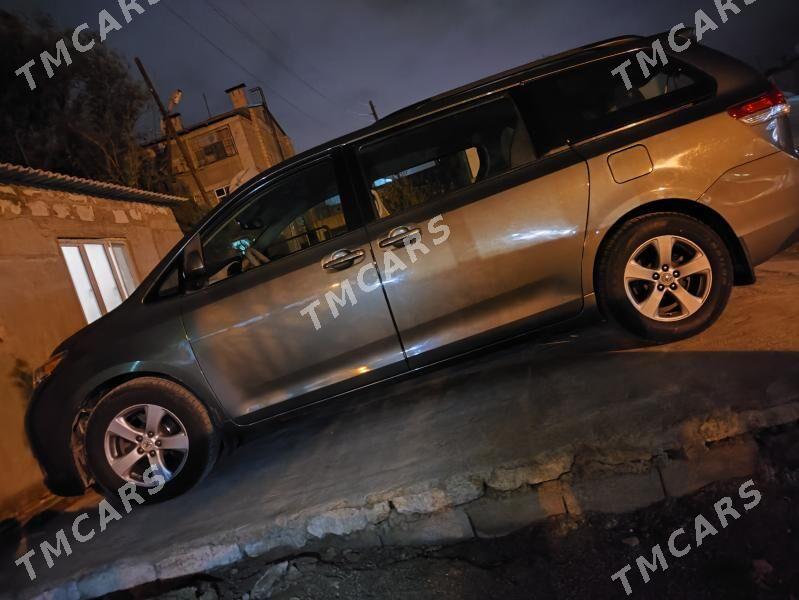 Toyota Sienna 2011 - 230 000 TMT - Туркменбаши - img 3