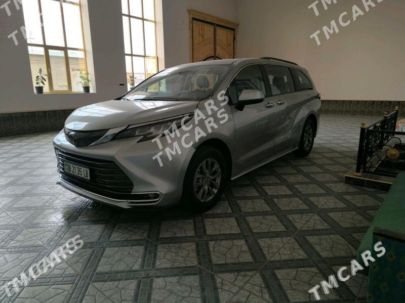 Toyota Sienna 2021 - 500 000 TMT - Туркменабат - img 4