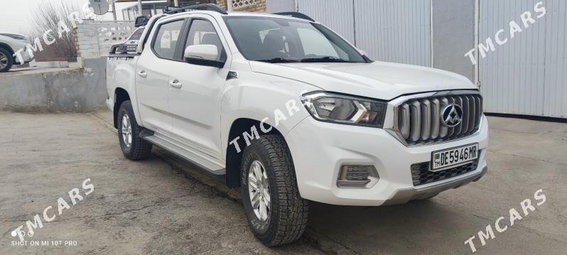 Toyota Hilux 2018 - 300 000 TMT - Baýramaly - img 3