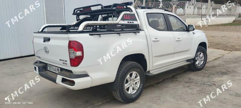 Toyota Hilux 2018 - 300 000 TMT - Baýramaly - img 4