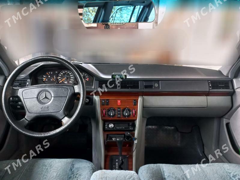 Mercedes-Benz E280 1993 - 200 000 TMT - Херрикгала - img 5