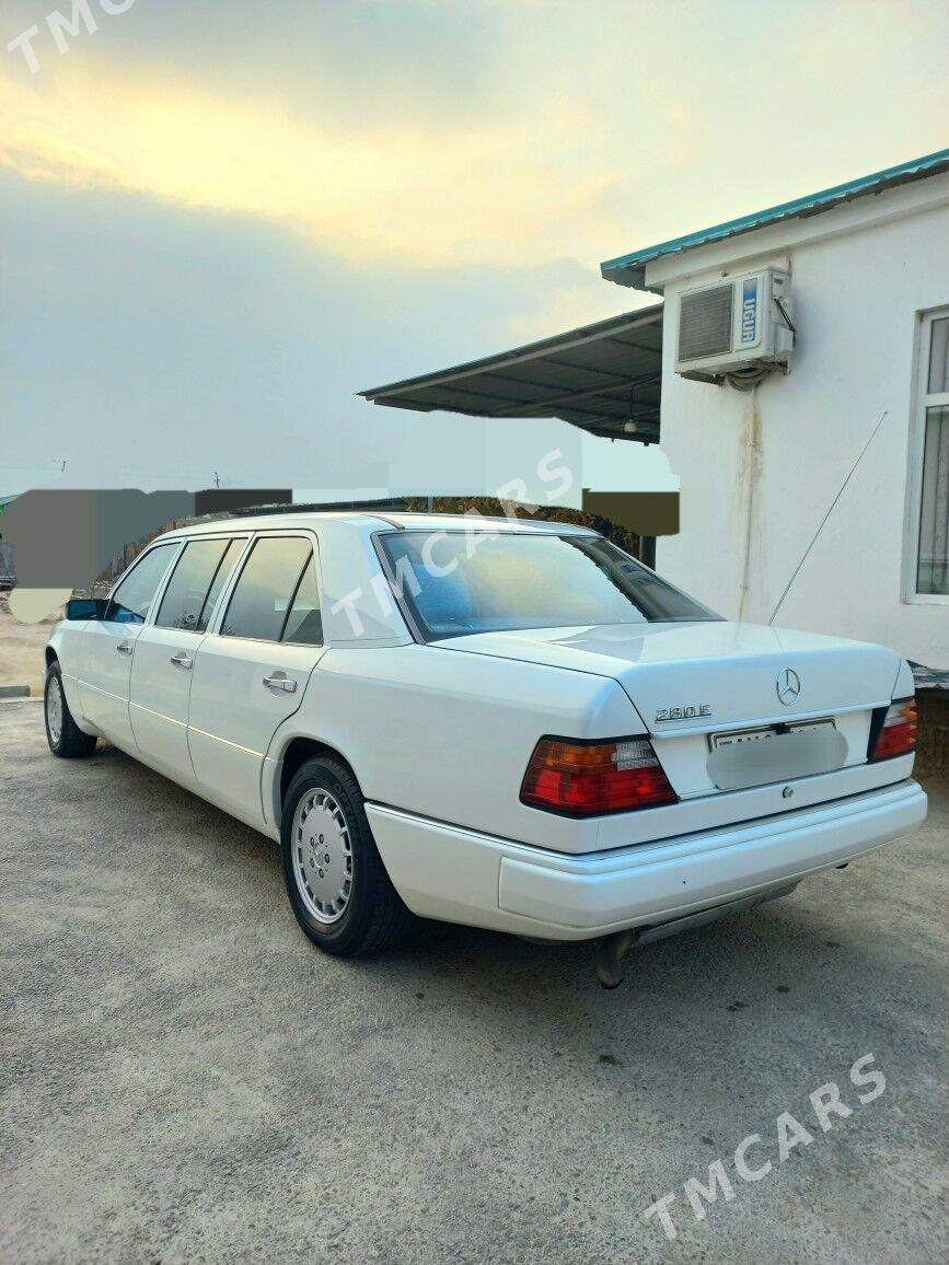 Mercedes-Benz E280 1993 - 200 000 TMT - Херрикгала - img 3