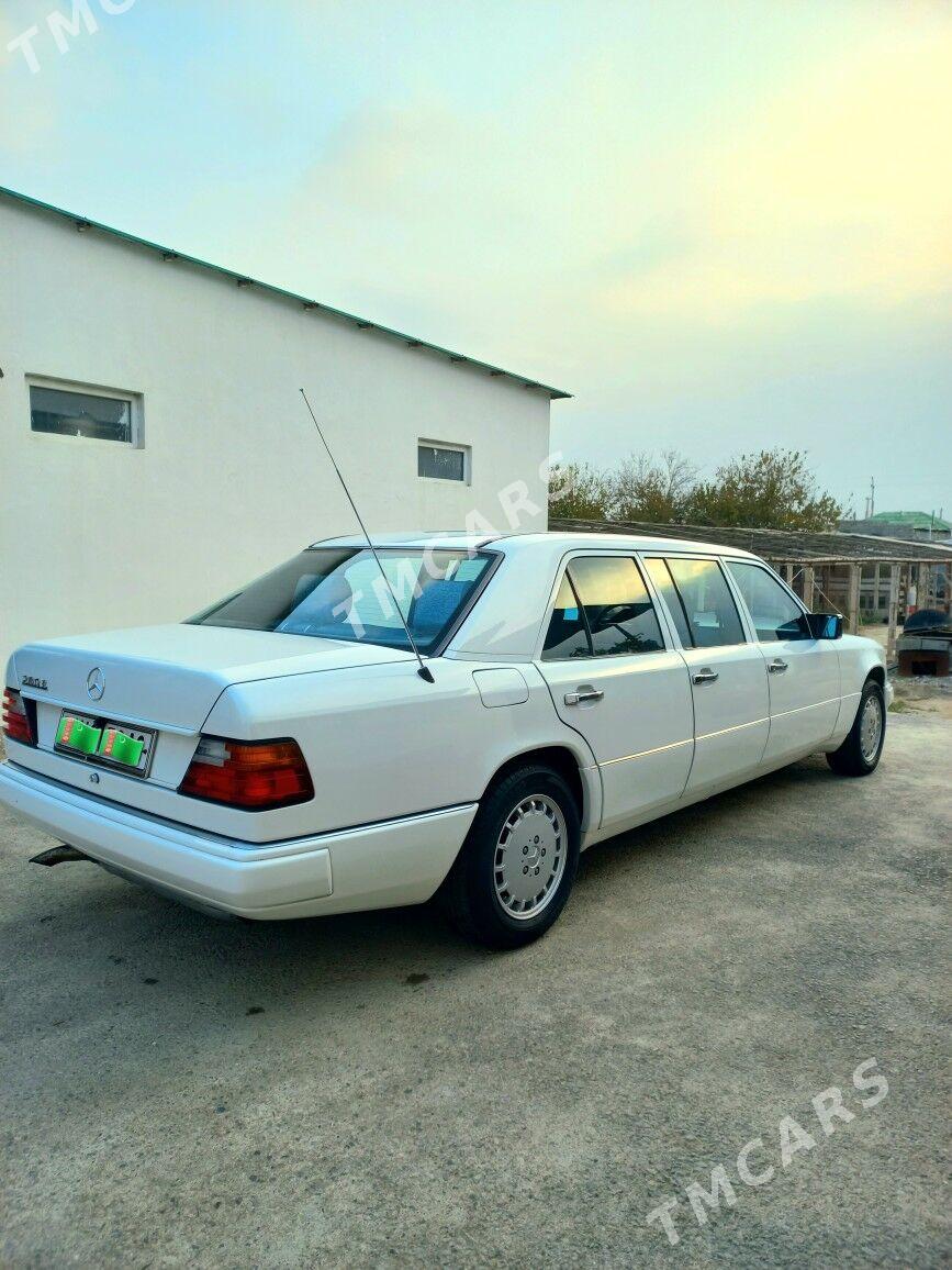 Mercedes-Benz E280 1993 - 200 000 TMT - Херрикгала - img 4