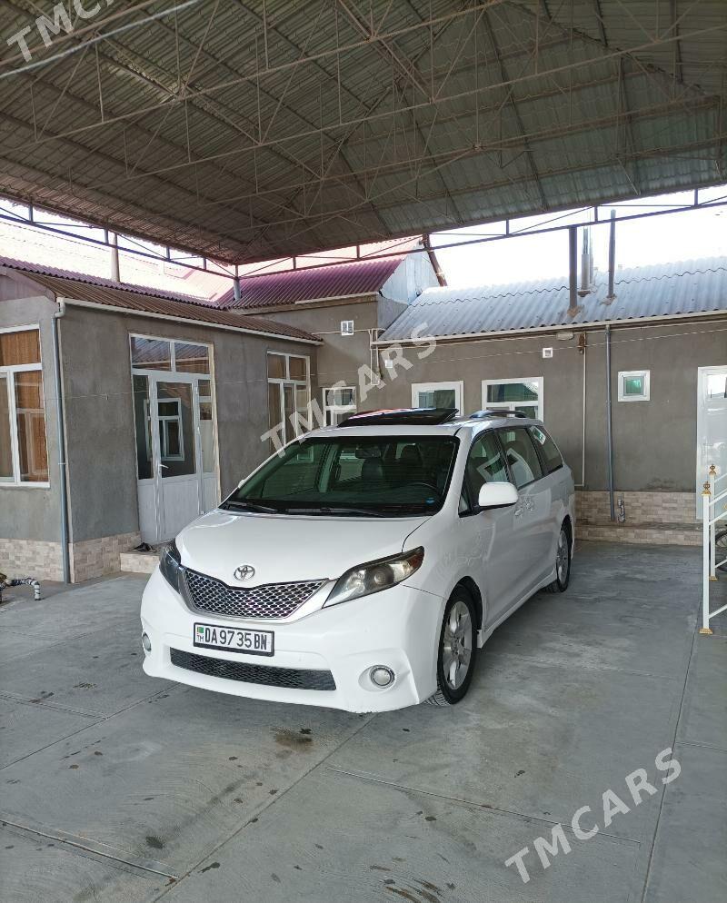 Toyota Sienna 2012 - 295 000 TMT - Гумдаг - img 2