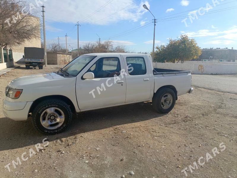 Nissan Navara 2002 - 70 000 TMT - Balkanabat - img 2