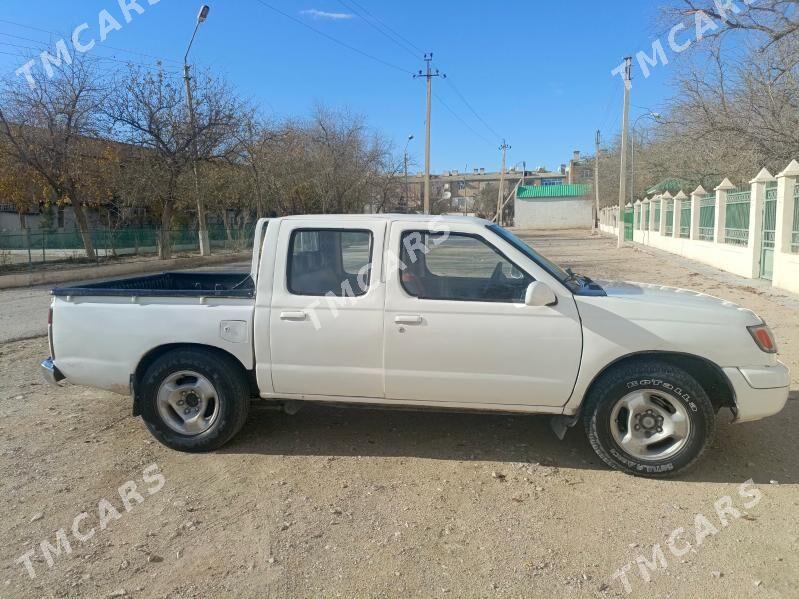 Nissan Navara 2002 - 70 000 TMT - Balkanabat - img 3