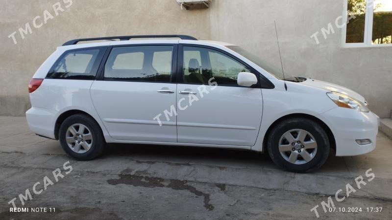 Toyota Sienna 2009 - 222 000 TMT - Köneürgenç - img 3