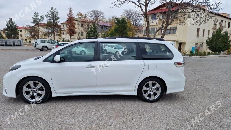 Toyota Sienna 2018 - 400 000 TMT - Aşgabat - img 5