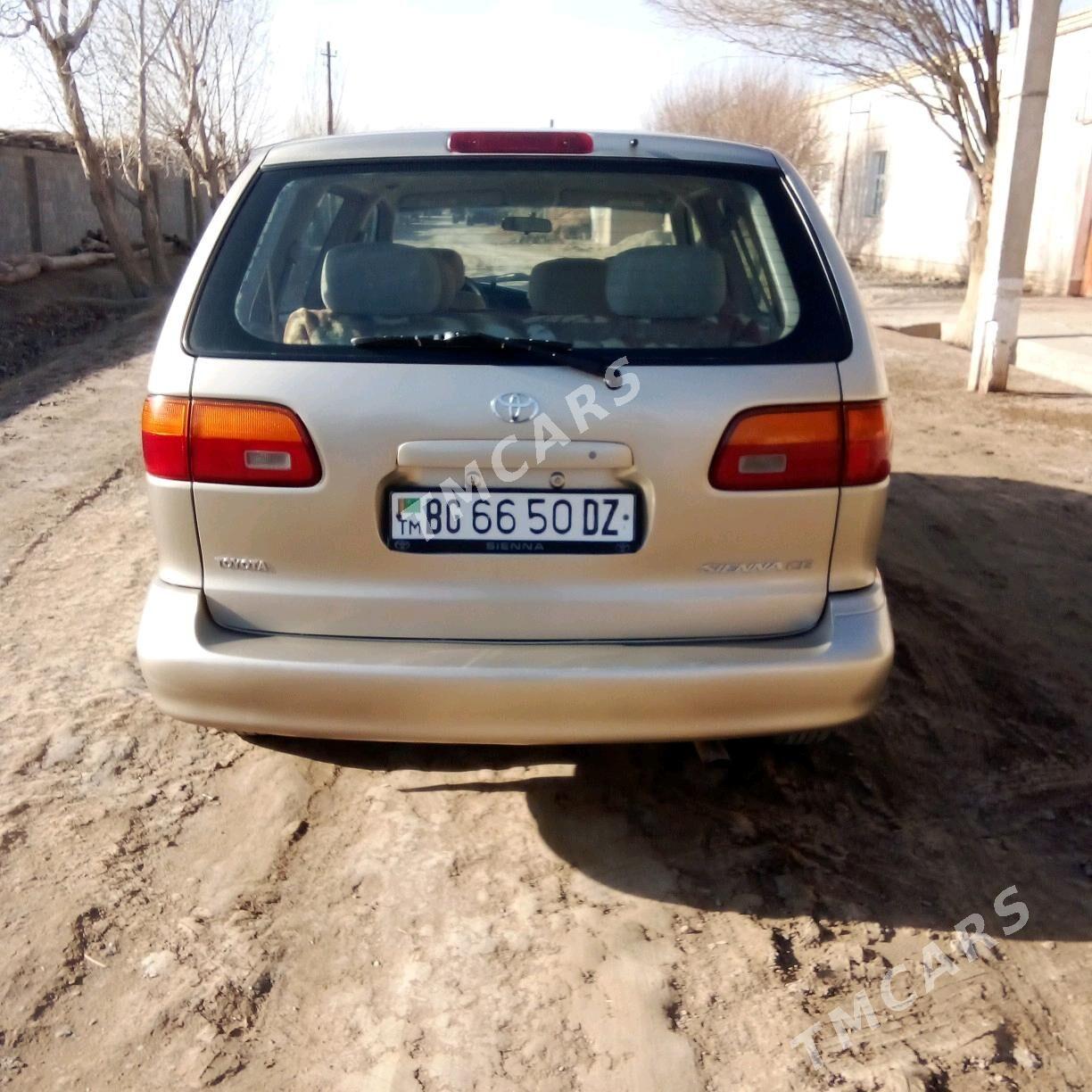 Toyota Sienna 1999 - 150 000 TMT - Гурбансолтан Едже - img 9