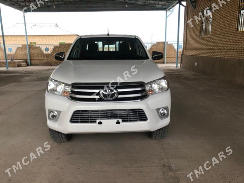 Toyota Hilux 2020 - 500 000 TMT - Серахс - img 3