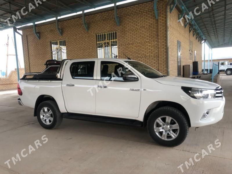 Toyota Hilux 2020 - 500 000 TMT - Серахс - img 8