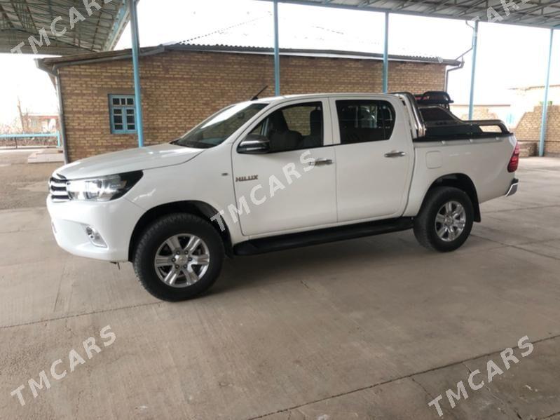 Toyota Hilux 2020 - 500 000 TMT - Серахс - img 10