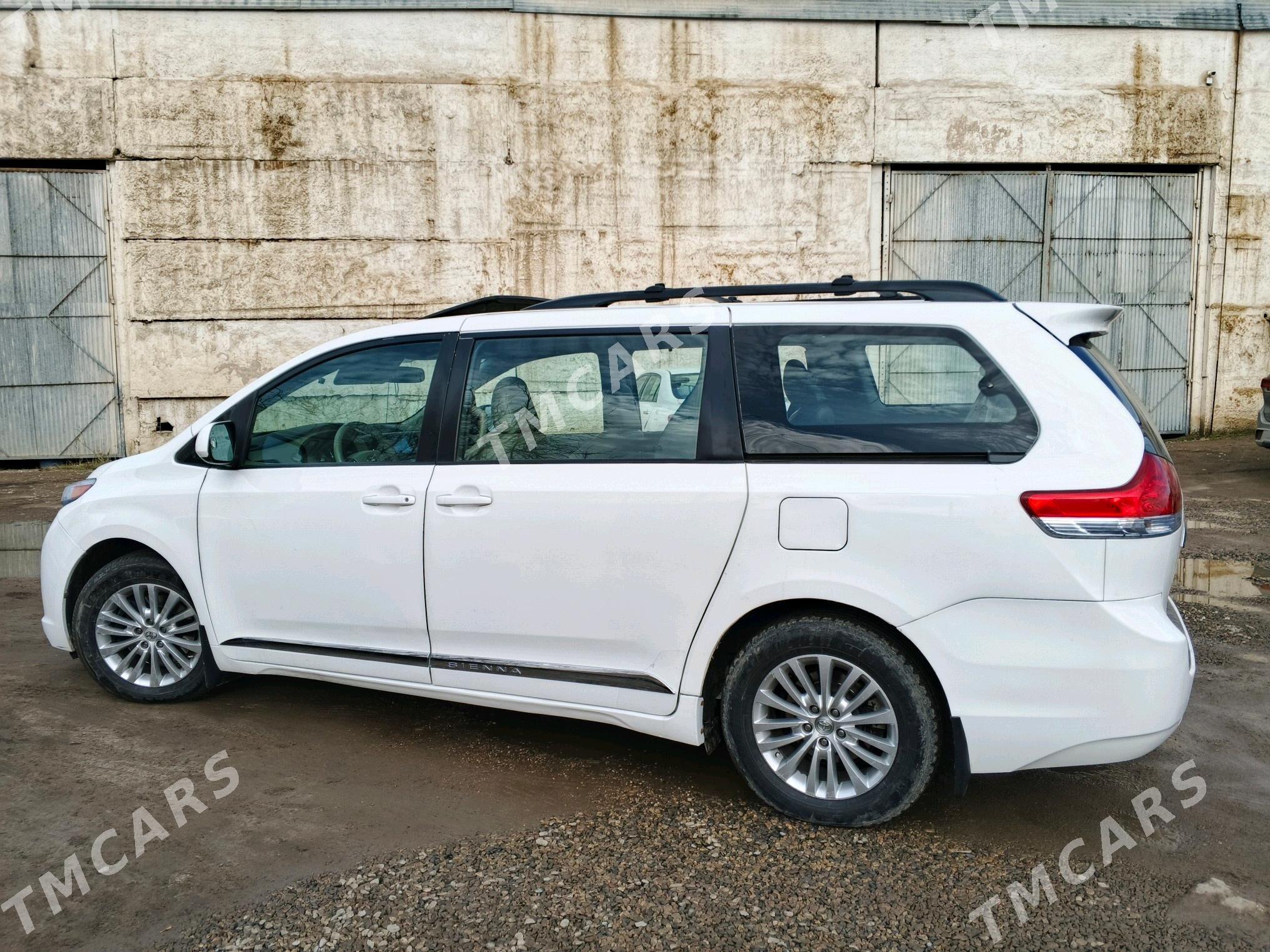 Toyota Sienna 2012 - 294 000 TMT - Мары - img 4