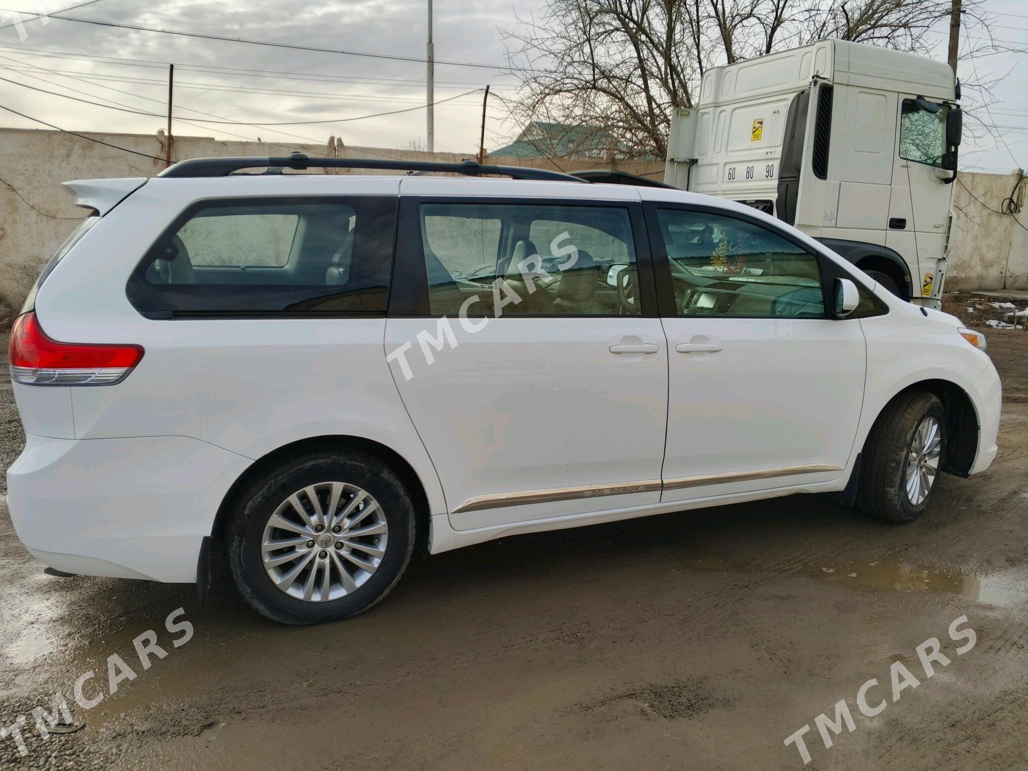 Toyota Sienna 2012 - 294 000 TMT - Мары - img 5